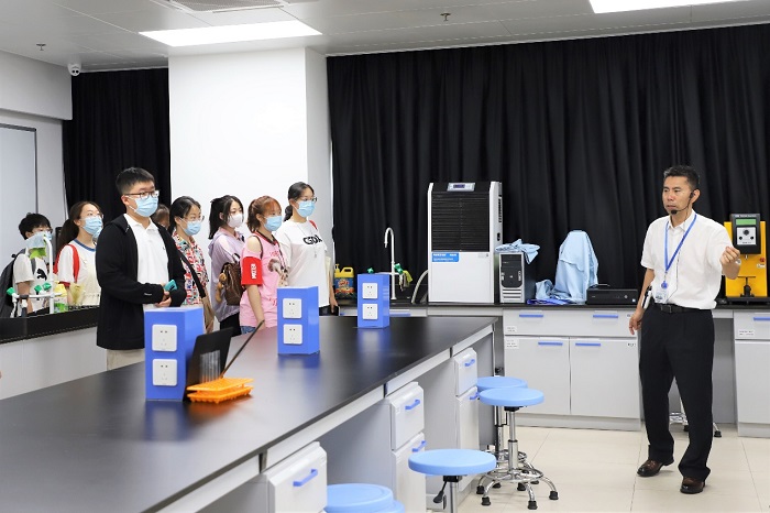 最美不過初見——2021級食品科學(xué)與工程新生見面會暨教學(xué)儀器導(dǎo)覽